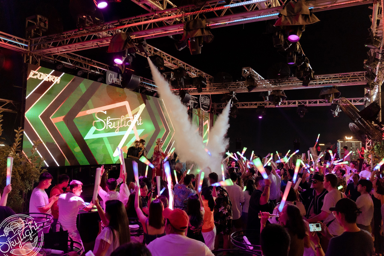 Immerse yourself in the music ambiance with special appearances by Nha Trang's top DJs.