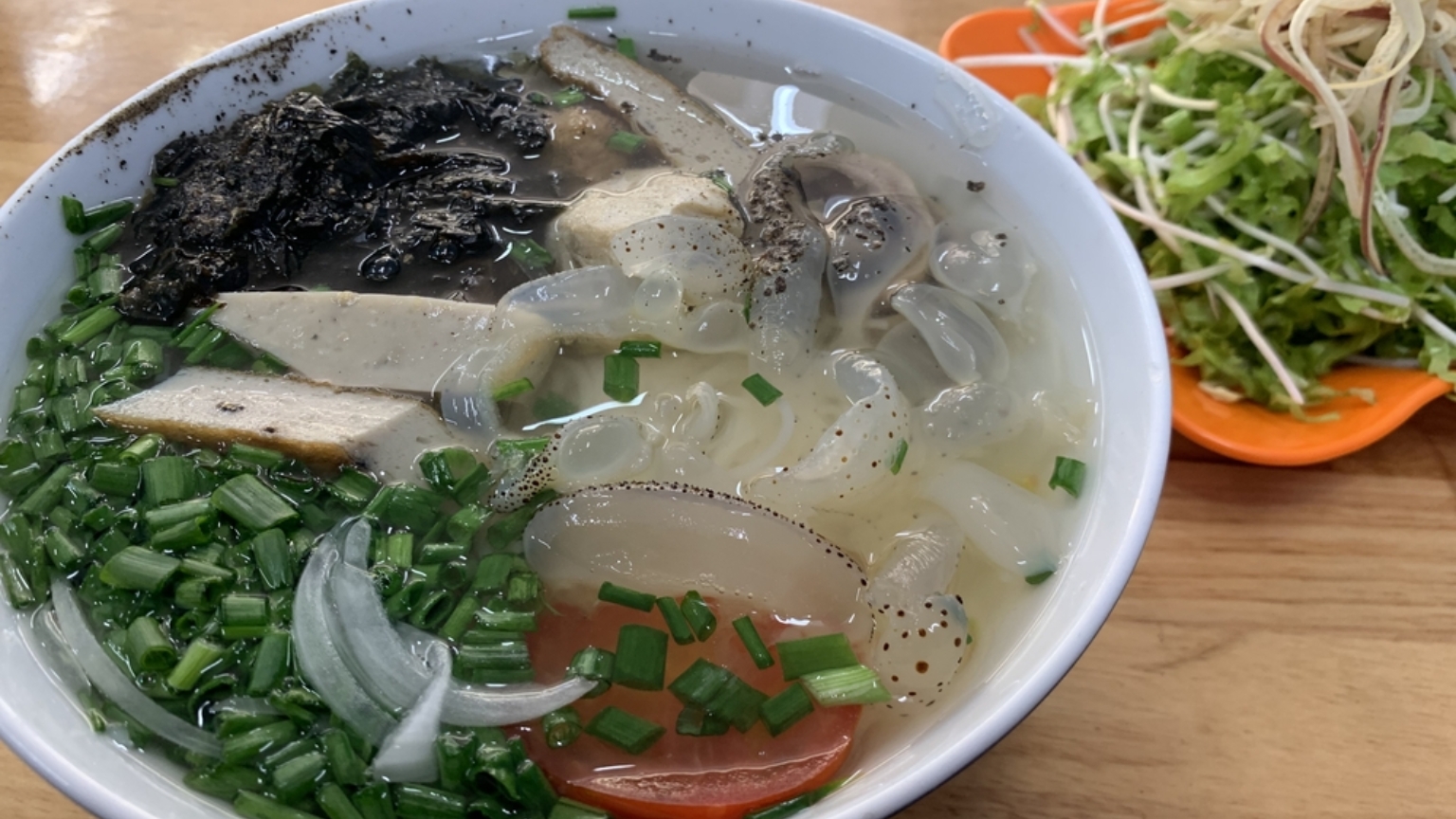 Bún Sứa Nha Trang (Jellyfish Noodle Soup)