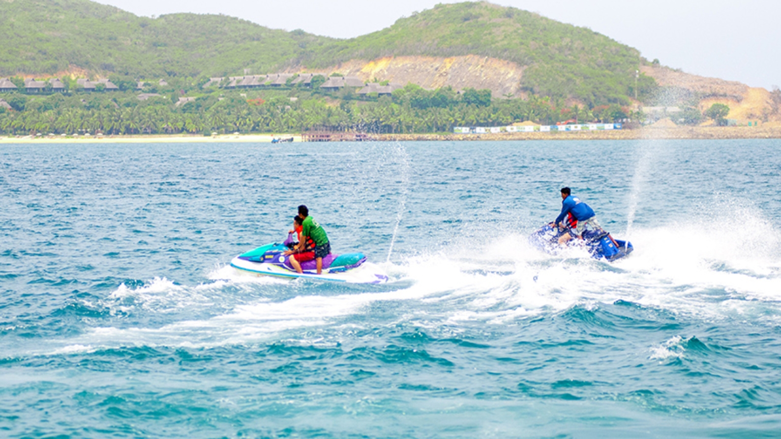 Mô tô nước và lướt ván Nha Trang