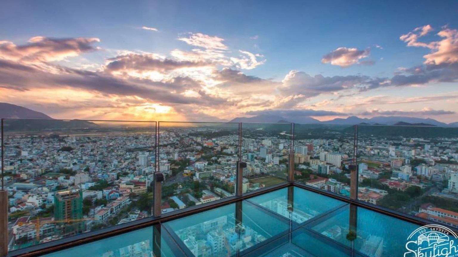 Skywalk tại Skylight Nha Trang