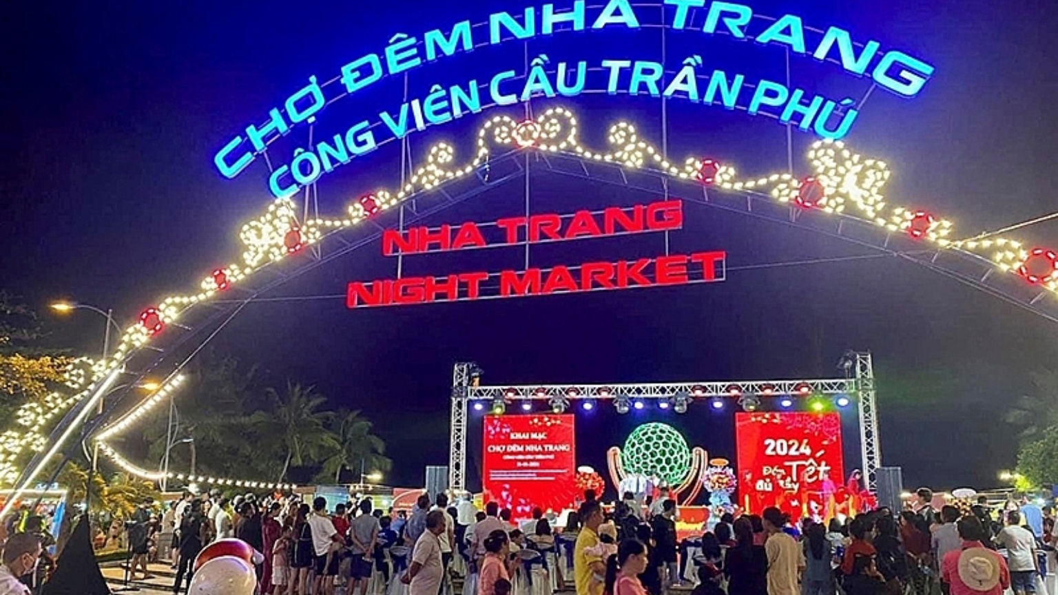 Khám phá Chợ Đêm Nha Trang vào đêm Giao Thừa – Không gian sôi động và đậm chất địa phương