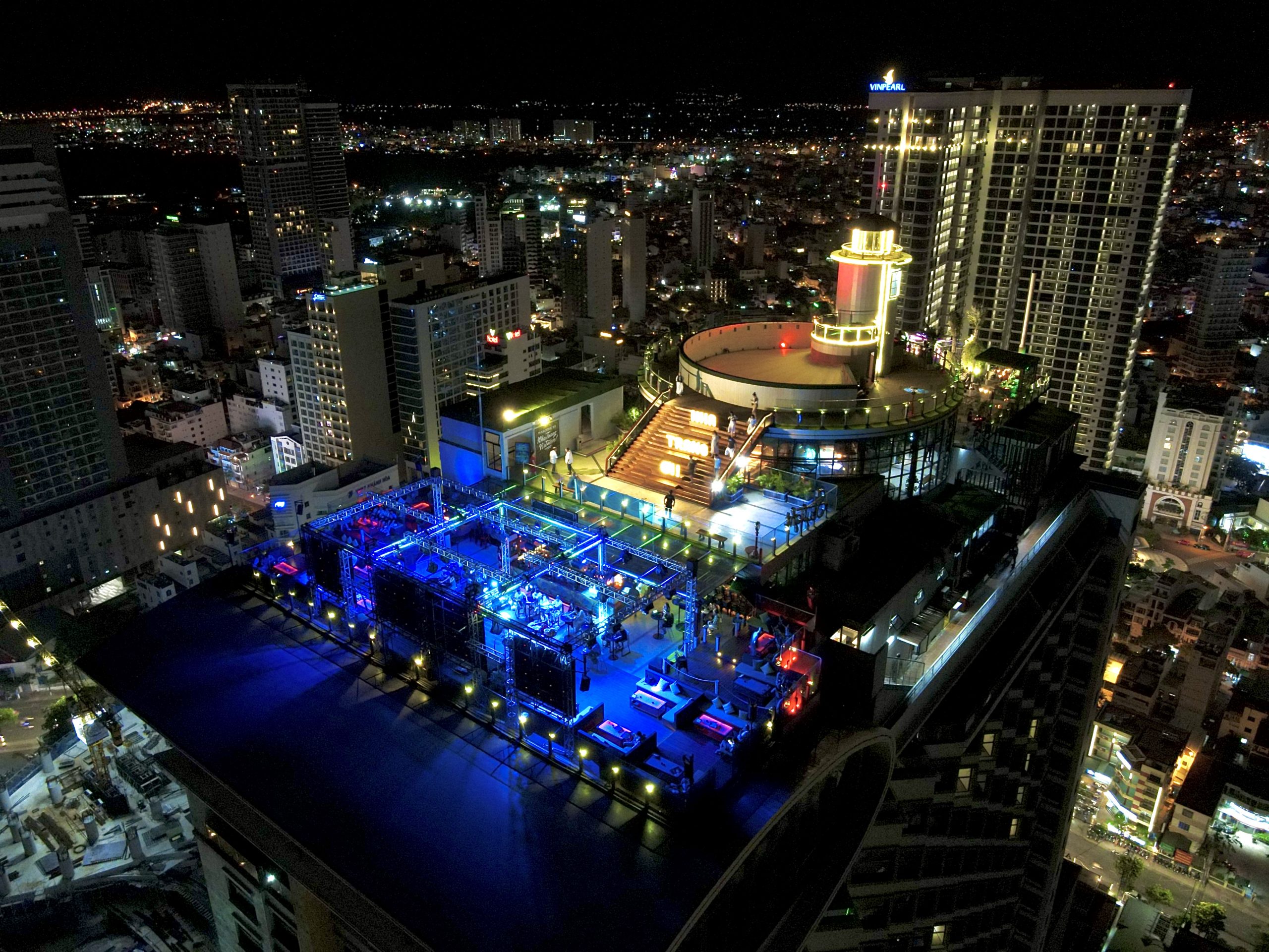 Skylight芽庄10月夜生活与城市灯光全景
